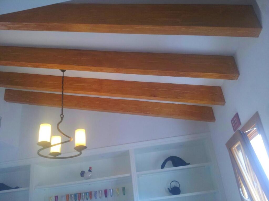 Vigas de plástico imitación madera acabado Rustico